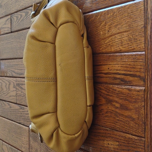 Tignanello Hand bag in mustard - Picture 4 of 9